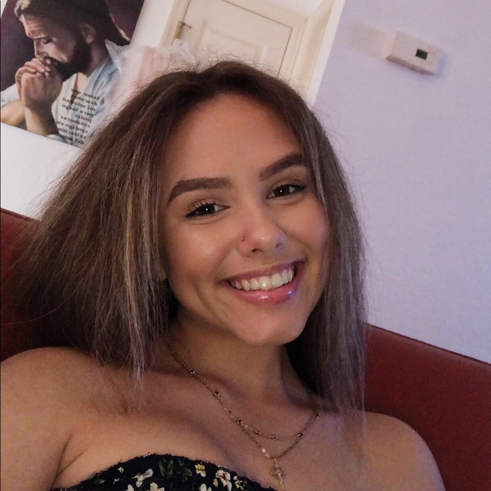 Meet your Posher, Gabriela